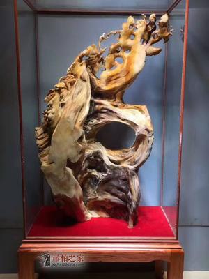 鬼斧神工崖柏根雕《猕猴献寿》 自然造化与吉祥寓意的完美融合